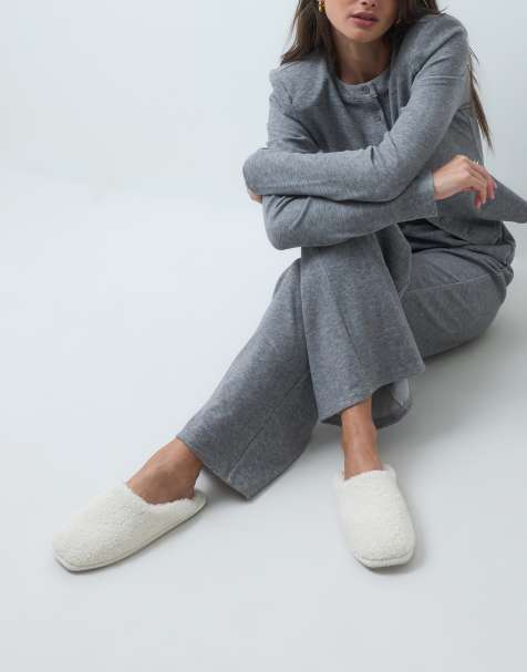 ASOS DESIGN Zaria closed toe slippers in cream teddy - view 1