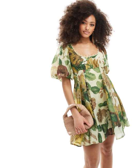 ASOS DESIGN – Zdobiona koronką zielona sukienka mini z kwadratowym dekoltem i bufkami w kwiatowy wzór