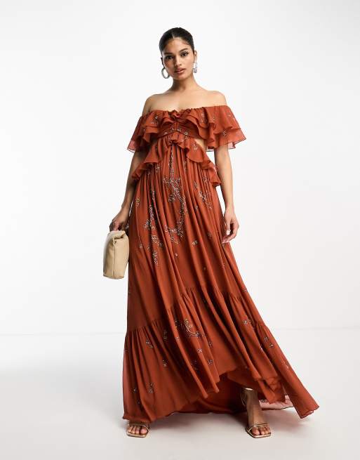 ASOS DESIGN – Zdobiona sukienka midi z falbanką, odsłoniętymi ramionami i wycięciem w rdzawym kolorze