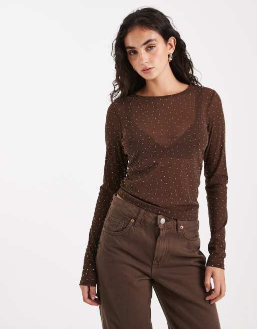 ASOS DESIGN – Zdobiony strasami fakturowany siateczkowy top z długimi rękawami w czekoladowym kolorze