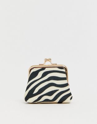 ASOS DESIGN – Zebramönstrad handväska med knäpplås-Flerfärgad
