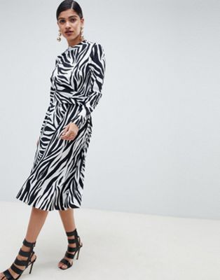 ASOS DESIGN – Zebramönstrad, långärmad midiklänning med hög krage och utskärningar-Flerfärgad