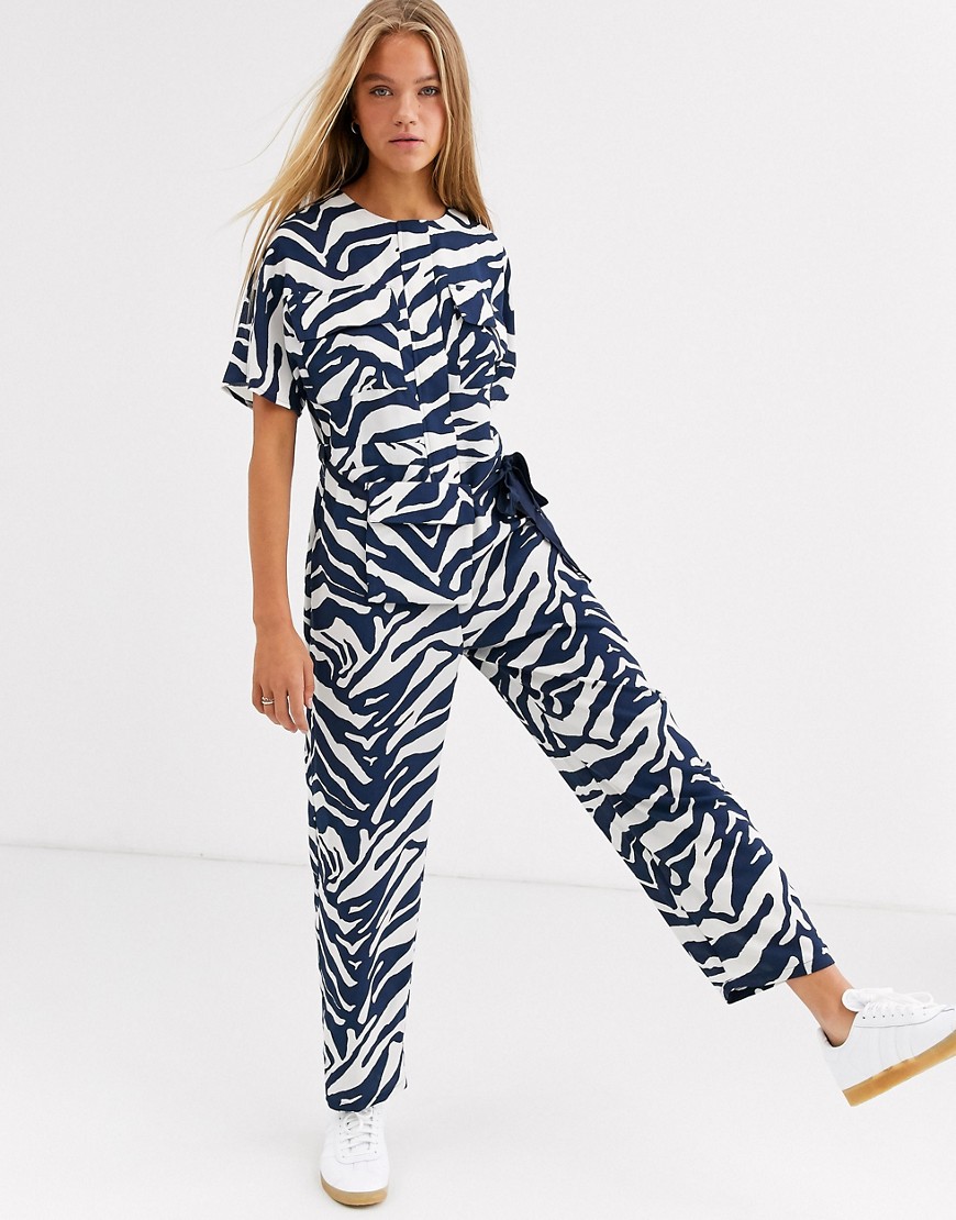 ASOS DESIGN – Zebramönstrad minimalistisk overall med avtagbar magväska-Flerfärgad
