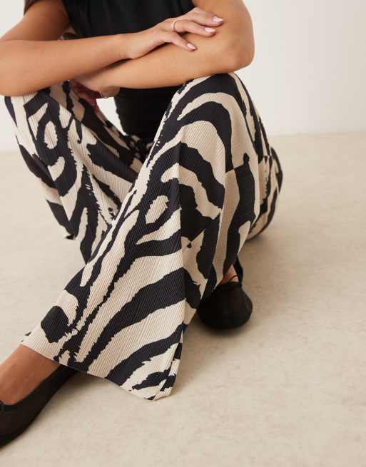 ASOS DESIGN – Zebramönstrade, plisserade byxor med vida ben, 2 av 5