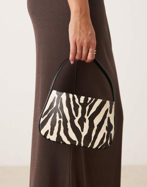 ASOS DESIGN – Zebrarandig, liten kuvertväska med handtag