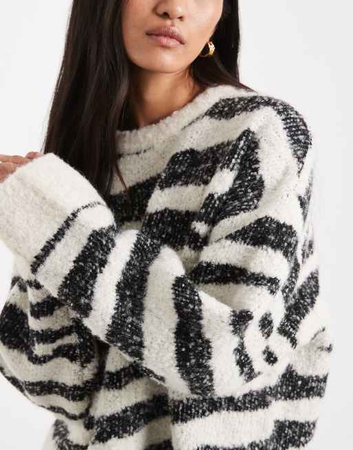 ASOS DESIGN – Zebrarandig tröja i bouclé med rund halsringning, boxig passform och cocoon-ärmar, 2 av 4