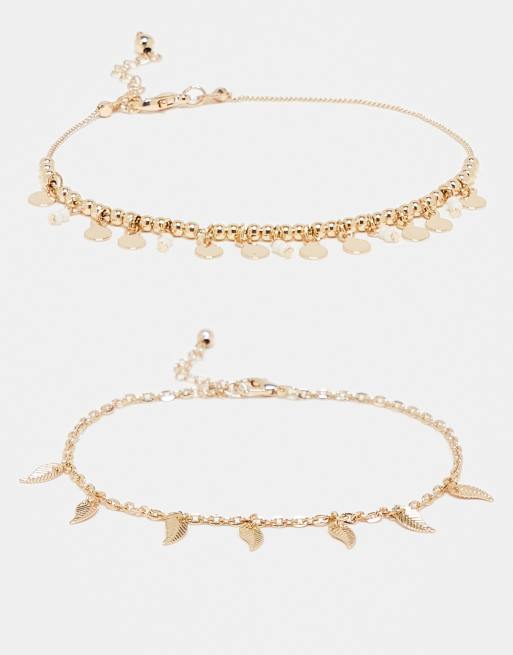 ASOS DESIGN – Zestaw 2 bransoletek na kostkę z listkami i zawieszkami w kolorze złota