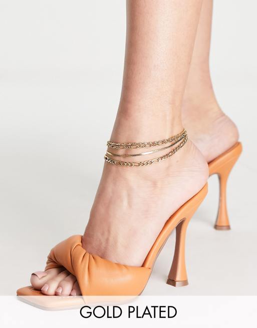 ASOS DESIGN – Zestaw 4 bransoletek na kostkę z różnych łańcuszków pozłacanych 14-karatowym złotem