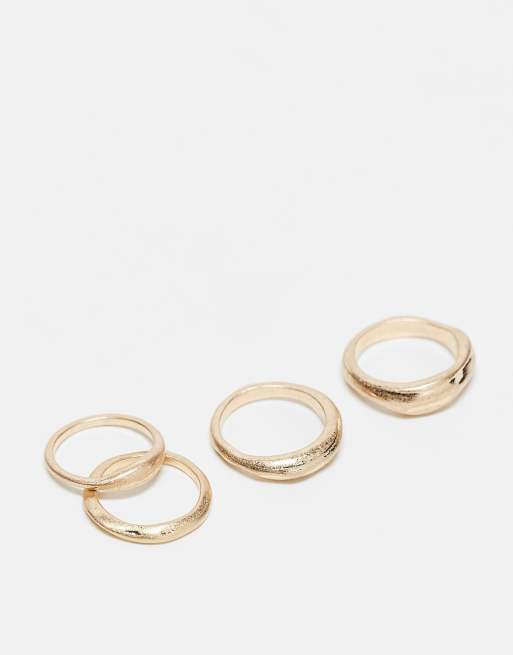 ASOS DESIGN – Zestaw 4 pierścionków ze szczotkowanego metalu w odcieniu złota