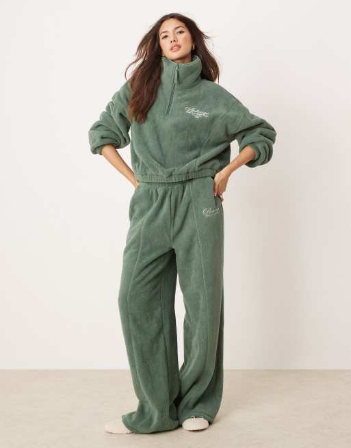 ASOS DESIGN – Zestaw z mikrofibry w kolorze khaki z kontrastowym wykończeniem: bluza z kołnierzem i zamkiem pod szyją i spodnie z szerokimi nogawkami