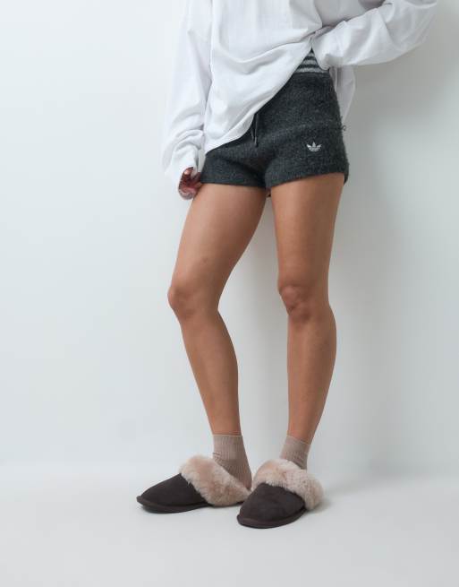 ASOS DESIGN Zeus pantofole premium in montone color cioccolato, 2 di 4