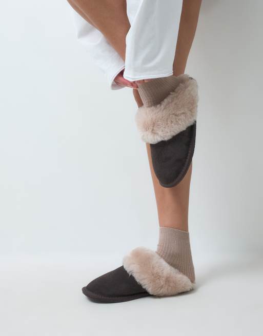 ASOS DESIGN Zeus premium sheepskin slippers in chocolate, 4 of 4