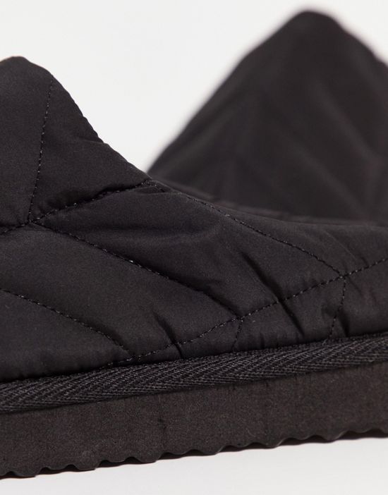 https://images.asos-media.com/products/asos-design-zhen-sporty-padded-slippers-in-black/202363593-3?$n_550w$&wid=550&fit=constrain