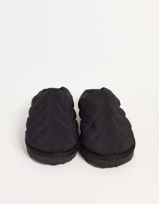 https://images.asos-media.com/products/asos-design-zhen-sporty-padded-slippers-in-black/202363593-4?$n_550w$&wid=550&fit=constrain