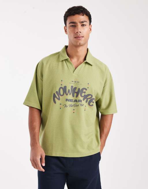 ASOS DESIGN – Zielona fakturowana koszulka polo o pudełkowym kroju i fasonie oversize z grubego materiału z tekstową grafiką 