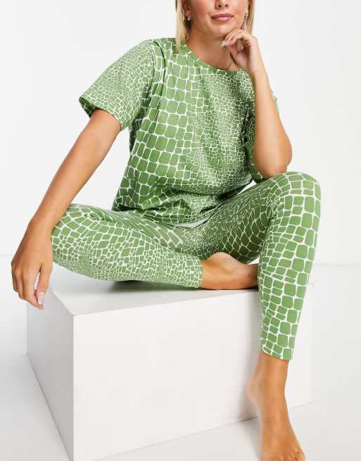 ASOS DESIGN – Zielona piżama oversize w krokodyli wzór: koszulka i legginsy