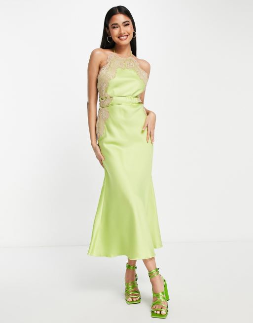 ASOS DESIGN – Zielona satynowa sukienka midi z zabudowanym dekoltem, koronkową wstawką i paskiem