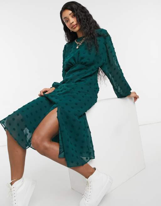 ASOS DESIGN – Zielona sukienka midi z rękawami typu nietoperz i teksturowanym wzorem w kropki