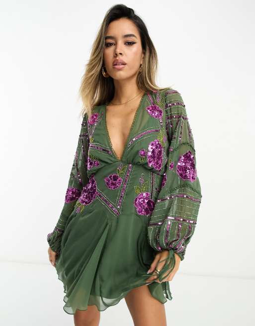 ASOS DESIGN – Zielona zdobiona sukienka mini z długimi rękawami, koronkowymi wstawkami i godetami