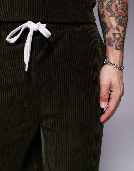 ASOS DESIGN – Zielone dopasowane szorty z prążkowanego weluru, 4 z 5