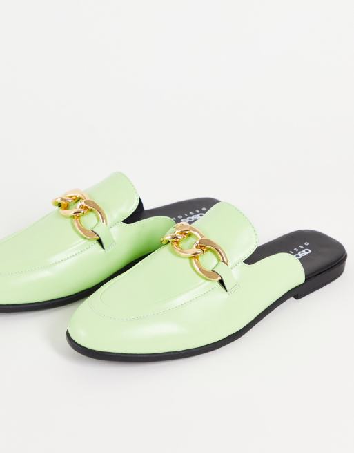 ASOS DESIGN – Zielone klapki w stylu loafersów z imitacji skóry z metalową sprzączką i podeszwą w naturalnym kolorze