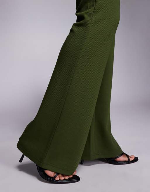 ASOS DESIGN – Zielone spodnie z rozszerzanymi nogawkami z dżersejowego diagonalu, 3 z 5