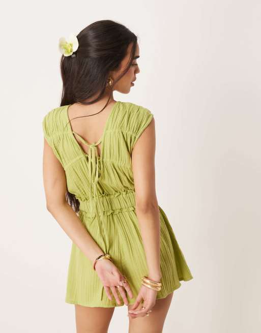 ASOS DESIGN – Zielony dwuwarstwowy krótki kombinezon zbierany na biuście, 3 z 4