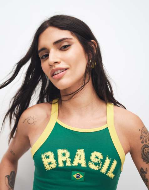 ASOS DESIGN – Zielony podkoszulek piłkarski z grubą lamówką i grafiką reprezentacji Brazylii - view 1