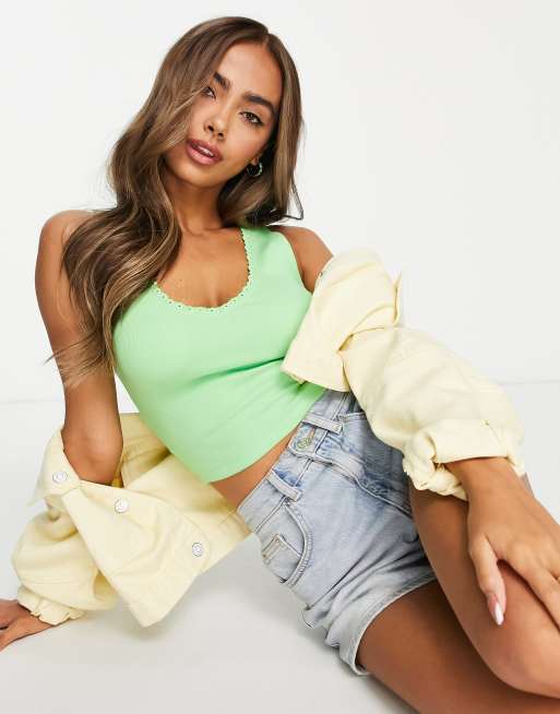 ASOS DESIGN – Zielony podkoszulek z dekoltem w kształcie litery V i koronkową lamówką
