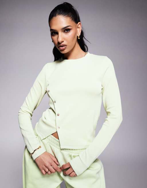 ASOS DESIGN – Zielony zapinany na guziki top z długimi rękawami i rozcięciem u dołu z materiału cupro