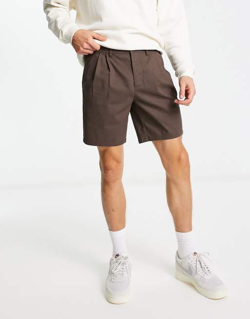 ASOS DESIGN – Zigaretten-Chino-Shorts in Dunkelbraun und in normaler Länge 