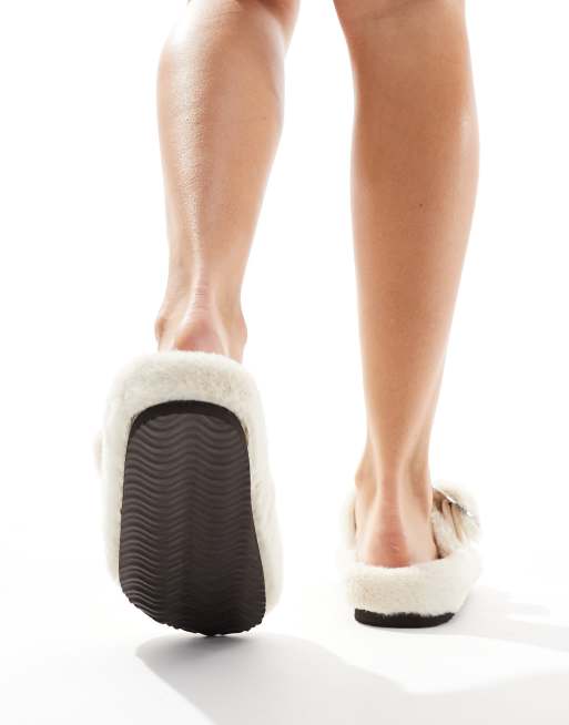 ASOS DESIGN – Zigby – Mules-Hausschuhe in Creme mit zweifachem Riemen mit Schnallen, 2 von 4