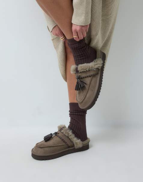 ASOS DESIGN Ziggy slippers med kvastdetalje i taupe suedette - view 1