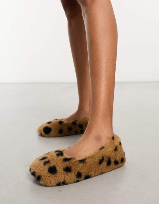 ASOS DESIGN - Zikkie - Ballerina-hjemmesko med prikker
