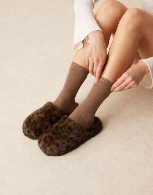 ASOS DESIGN - Zina - Chaussons à bout fermé et motif léopard - Chocolat | ASOS
