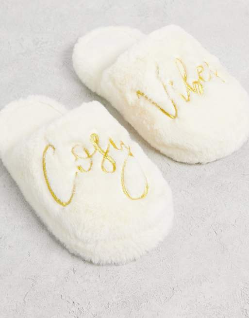 DESIGN closed toe Vibes' slippers in cream | ASOS