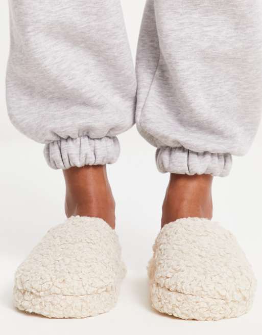 Covered toe online slippers