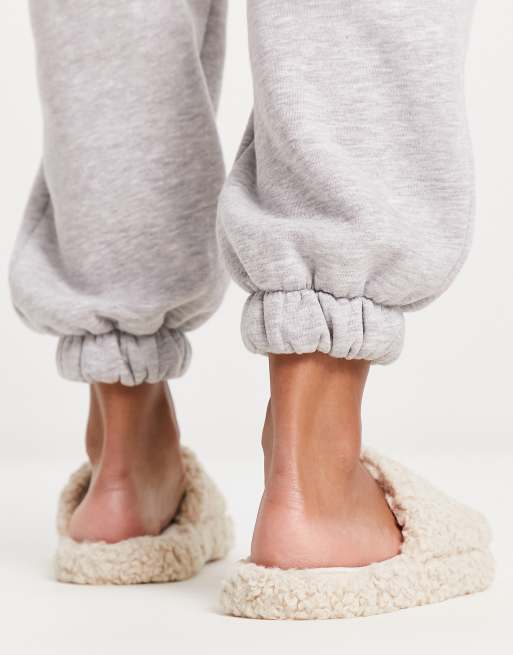 etisk juni Om indstilling ASOS DESIGN Zina closed toe slippers in cream sherpa | ASOS