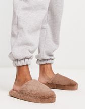 Sheepskin by Totes Boot Slippers in chestnut-brown - ASOS Outlet