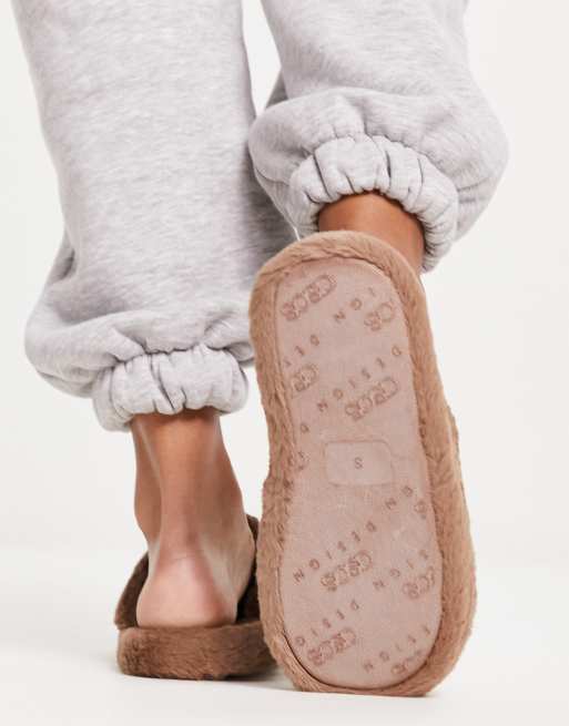 morfin Saml op Ithaca ASOS DESIGN Zina closed toe slippers in taupe | ASOS