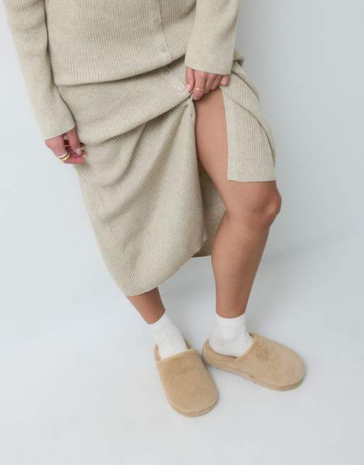 ASOS DESIGN – Zina – Hausschuhe in Hellbraun mit geschlossener Zehenpartie, 3 von 4