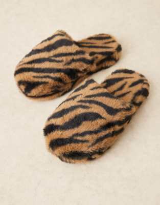 ASOS DESIGN - Zina - Hausschuhe mit Tigerfellmuster und geschlossener Zehenpartie-Bunt