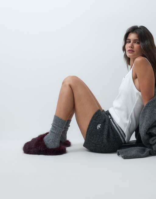 ASOS DESIGN Zina slipper med lukket tå i blommefarvet, 2 af 4