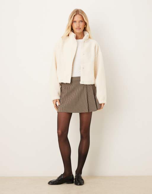 ASOS DESIGN zip through borg fleece with bubble hem in cream, 2 of 4