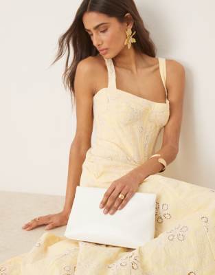 ASOS DESIGN ASOS DESIGN zip top clutch bag white