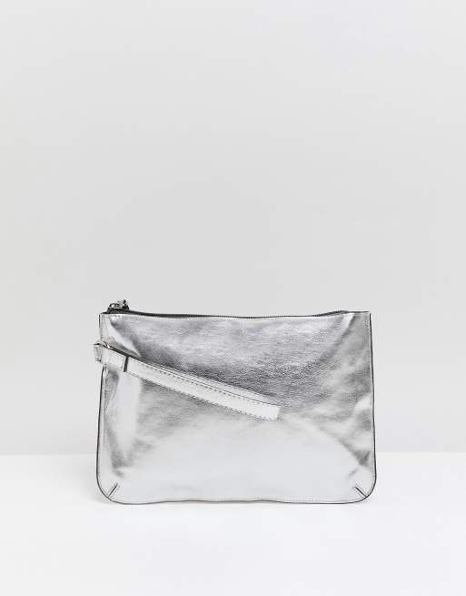 Silver wristlet hot sale clutch bag