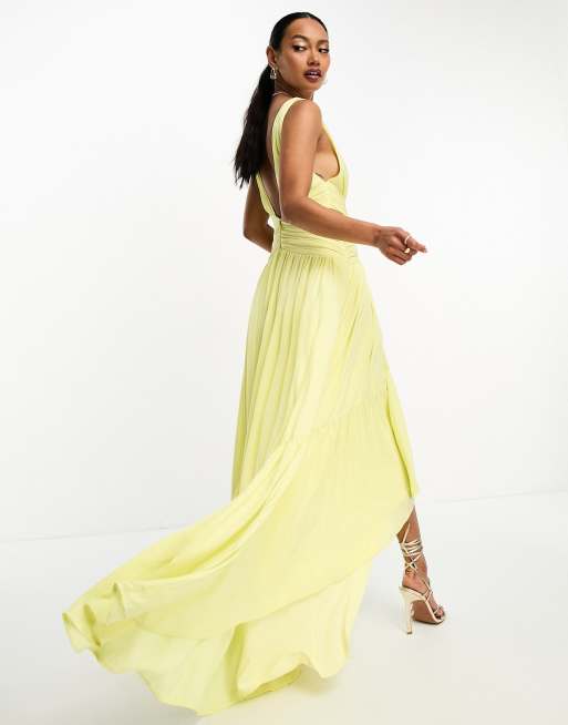 ASOS DESIGN – Zitronengelbes Maxikleid im Wickeldesign aus Satin mit nach hinten abfallendem Saum, 3 von 4