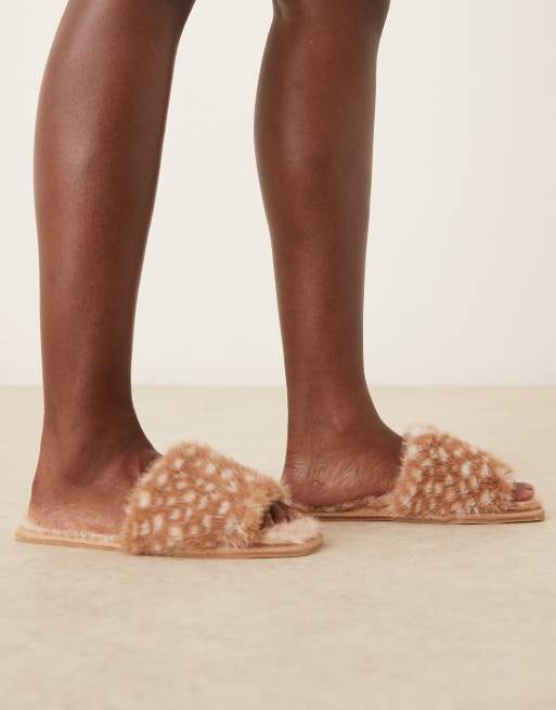 ASOS DESIGN - Ziva - Pantoffelslippers van imitatiebont in hertenprint, 3 van 4
