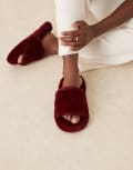 [ASOS DESIGN] ASOS DESIGN Zofia mule slippers in burgundy faux fur-Red M BURGUNDY