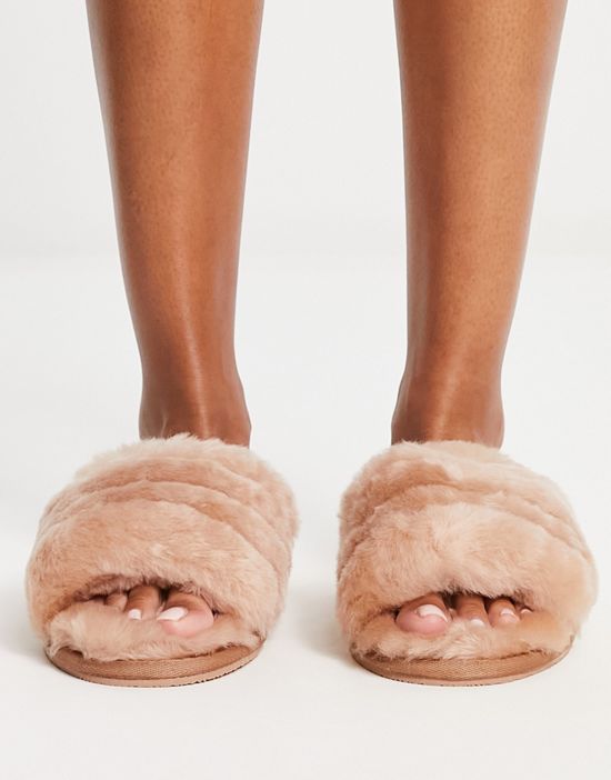 https://images.asos-media.com/products/asos-design-zola-premium-sheepskin-slippers-in-beige/200434938-2?$n_550w$&wid=550&fit=constrain